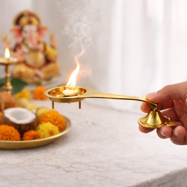 Karpoor Arati